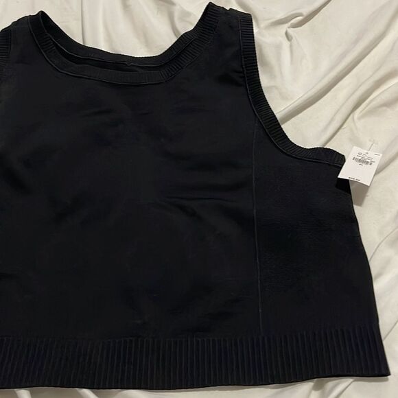 NWT- Old Navy - 2X. Black Seamless Performance Tank - Picture 8 of 9